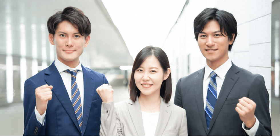 ディレクター、営業マン、デザイナーの3人体制